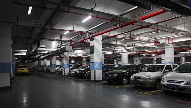 城市小區地下停車場的收費權 物業公司能否隨意定價？